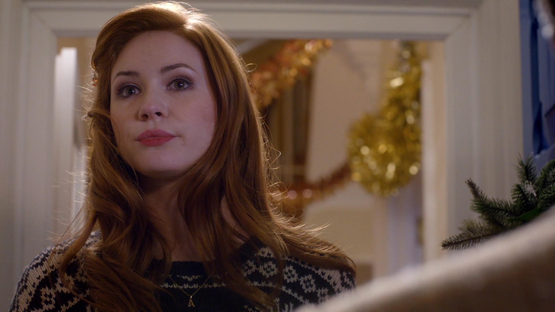 DoctorWho_ChristmasSpecial_TheDoctorTheWidowandTheWardrobe_0037.jpg
