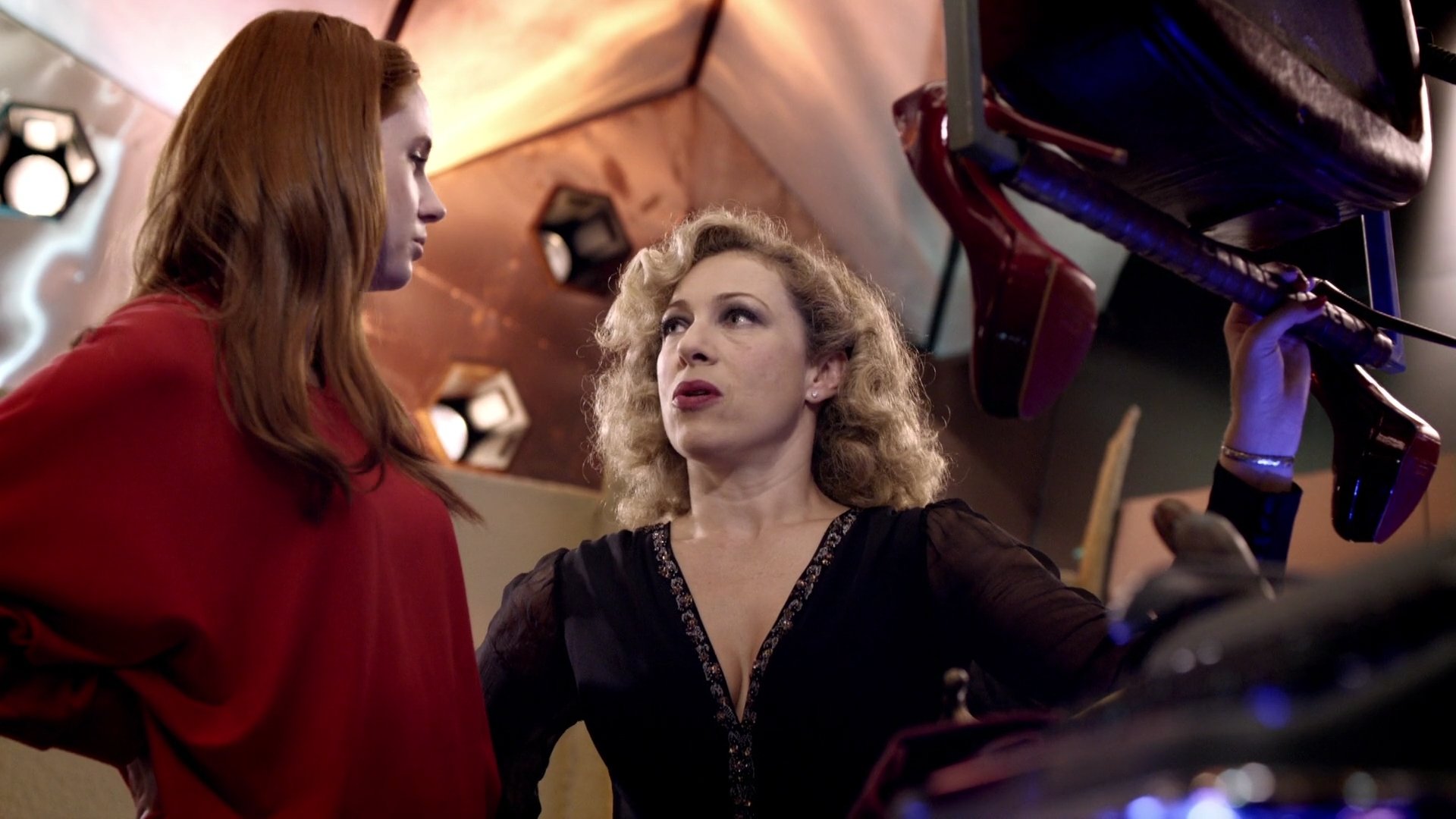 DoctorWho_5x04_TheTimeofAngels_0038.jpg