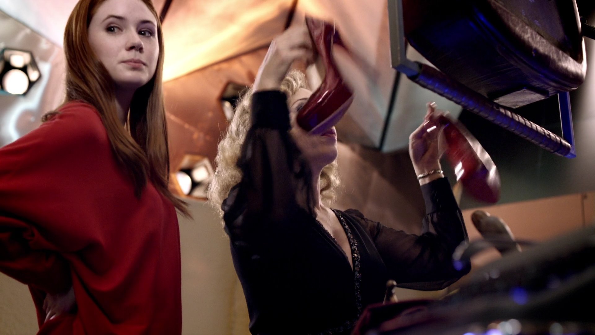 DoctorWho_5x04_TheTimeofAngels_0041.jpg