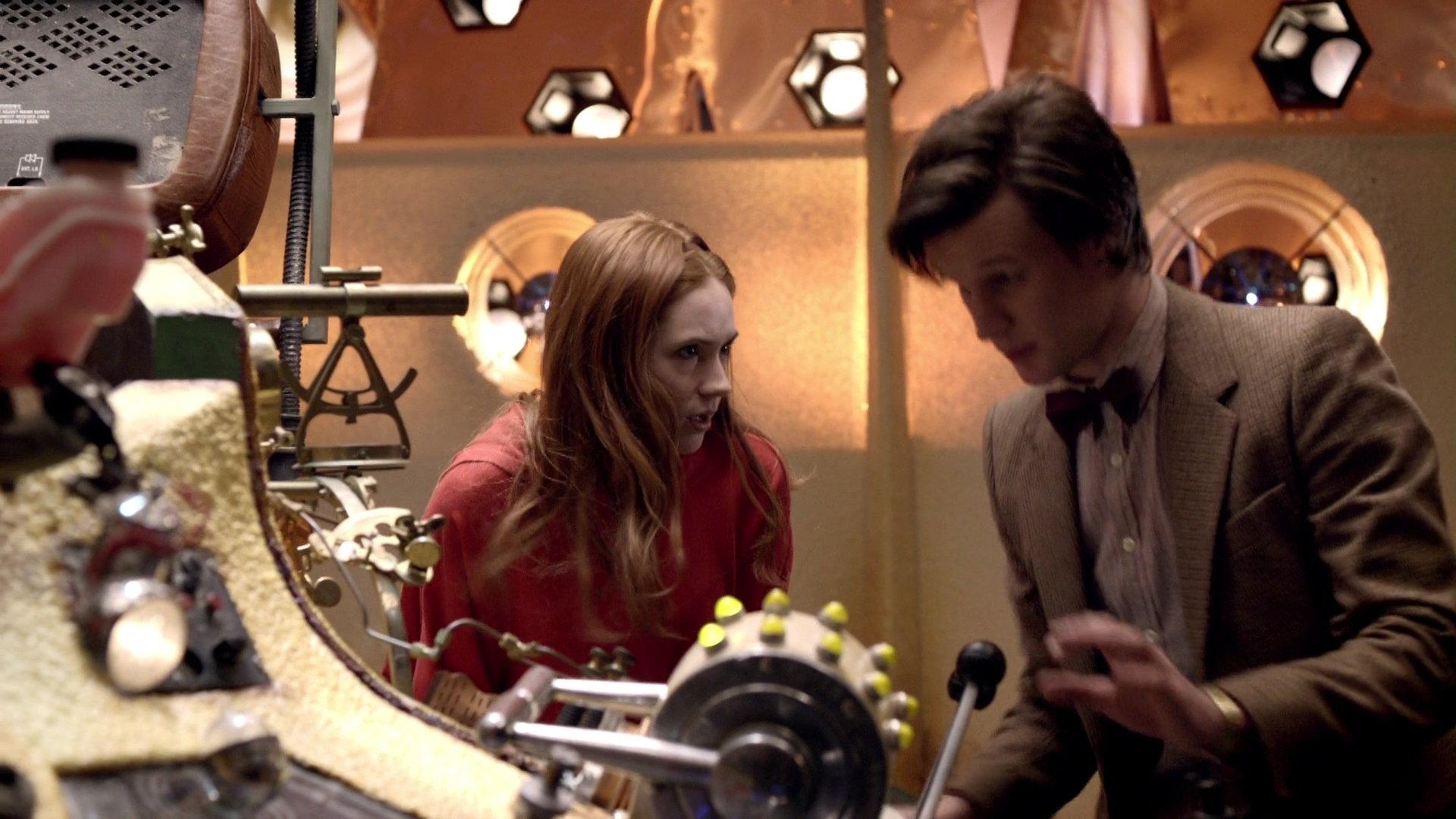 DoctorWho_5x04_TheTimeofAngels_0044.jpg