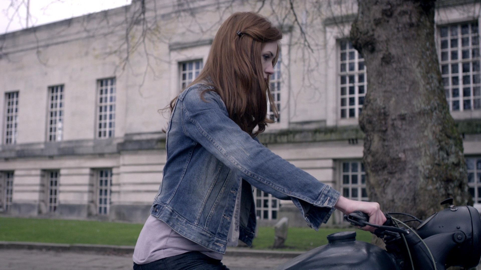 DoctorWho_6x08LetsKillHitler_0309.jpg