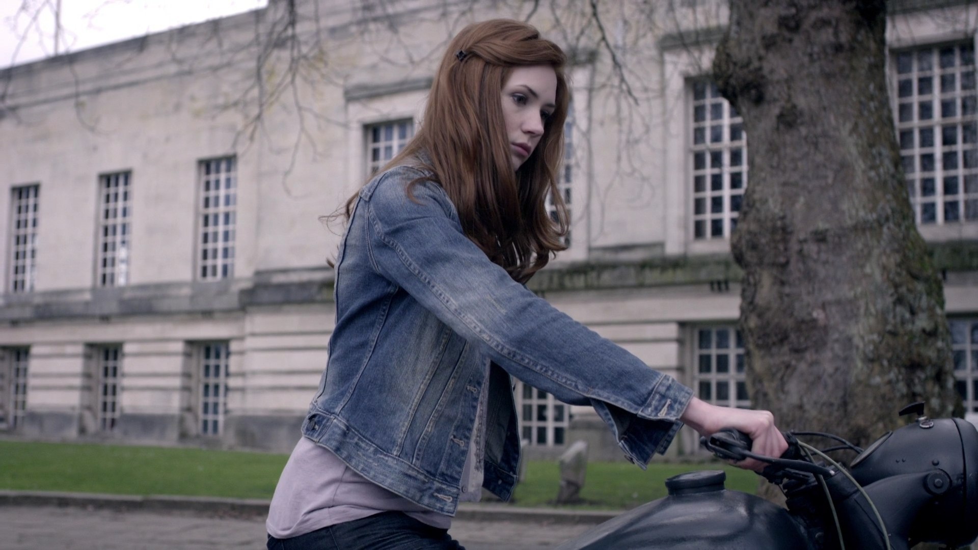 DoctorWho_6x08LetsKillHitler_0311.jpg