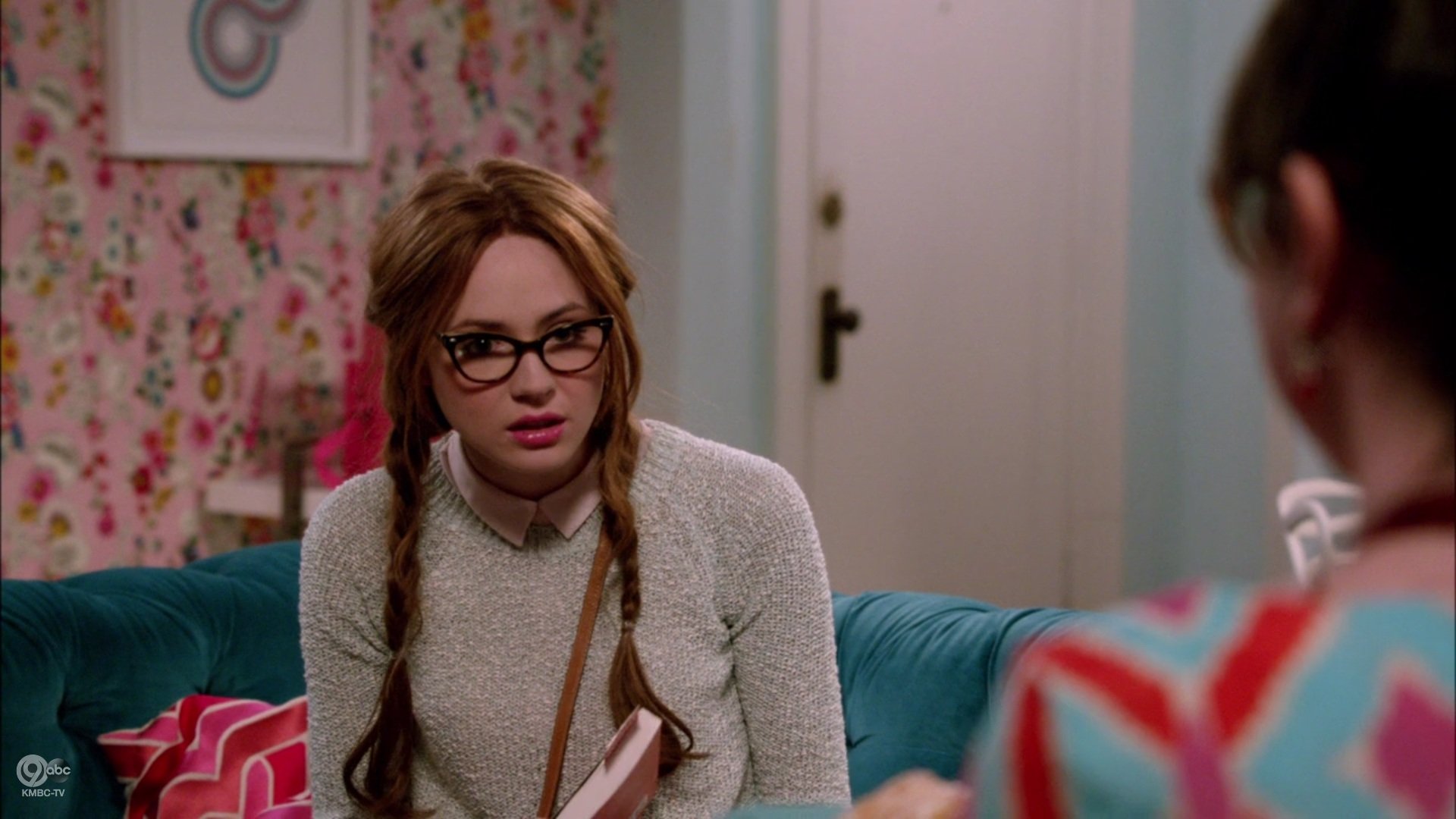 Selfie_1x02_Un-TagMyHeart_0304.jpg