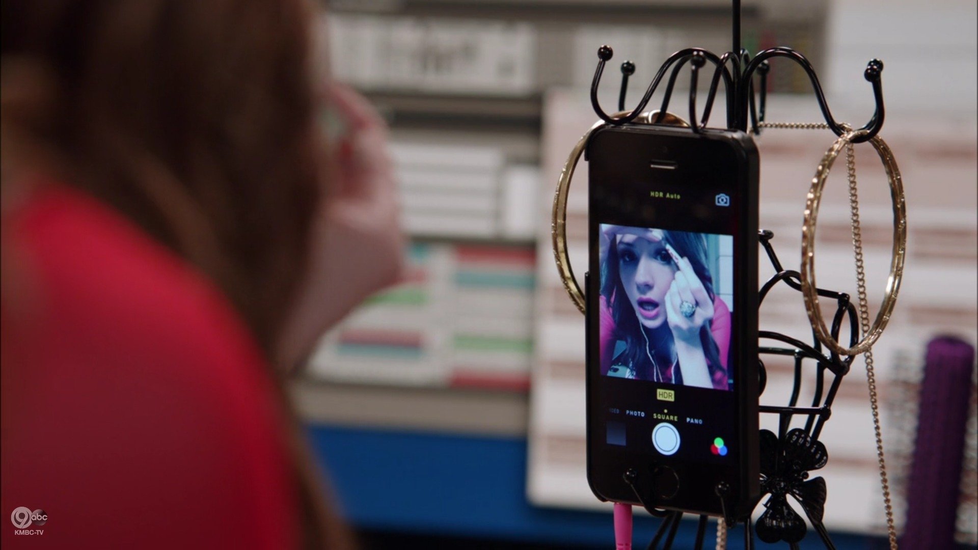 Selfie_1x05_EvenHellHasTwoBars_0002.jpg