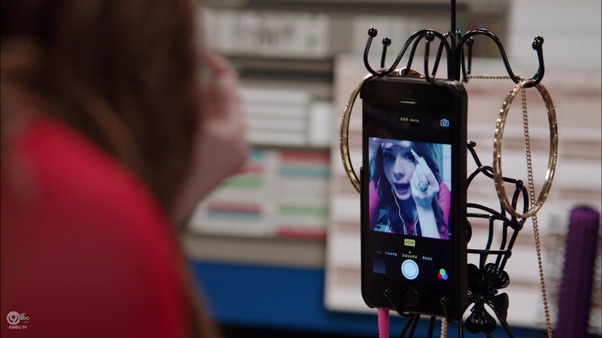 Selfie_1x05_EvenHellHasTwoBars_0004.jpg