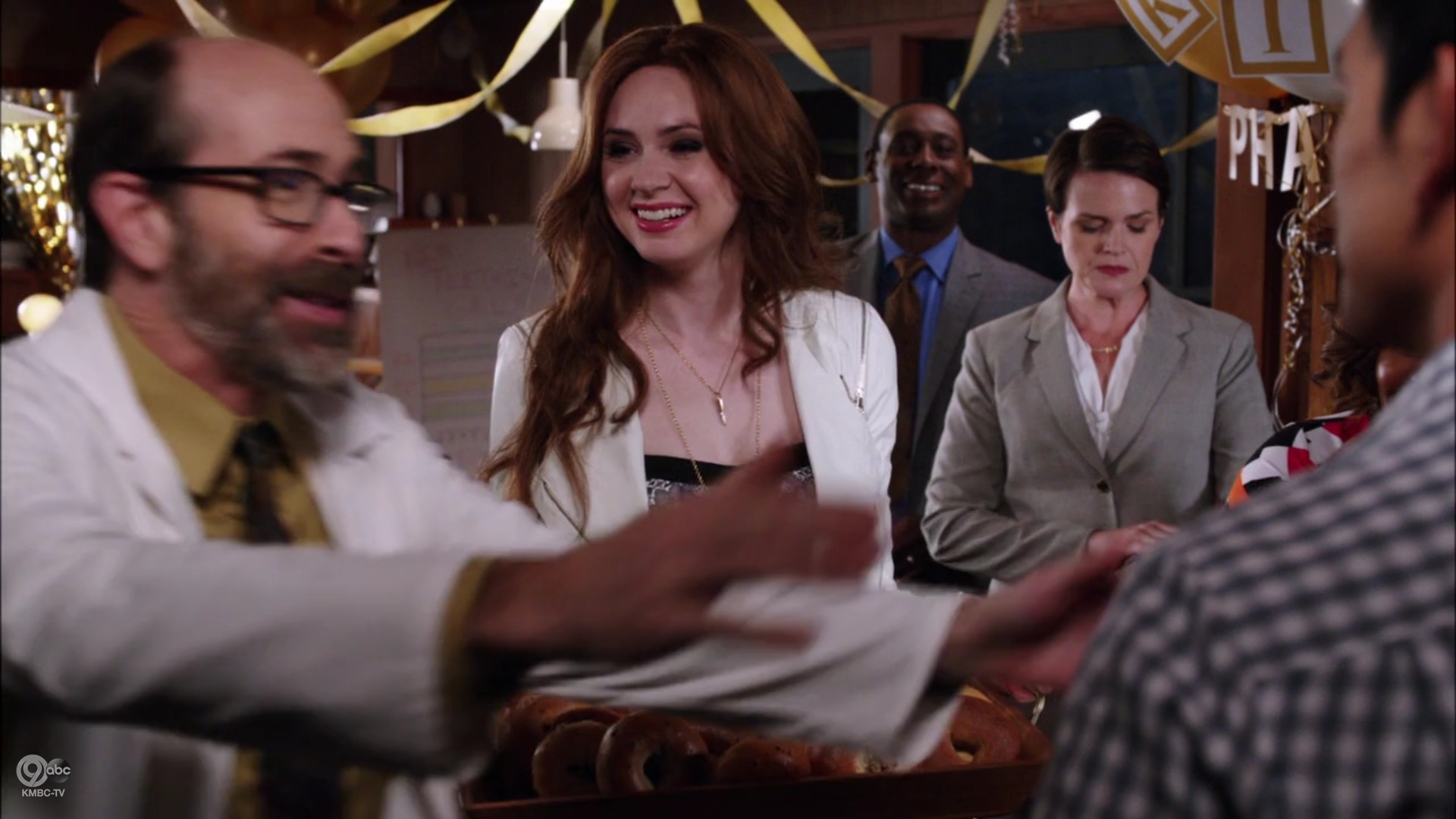 Selfie_1x08_TraumaticPartyStressDisorder_0319.jpg
