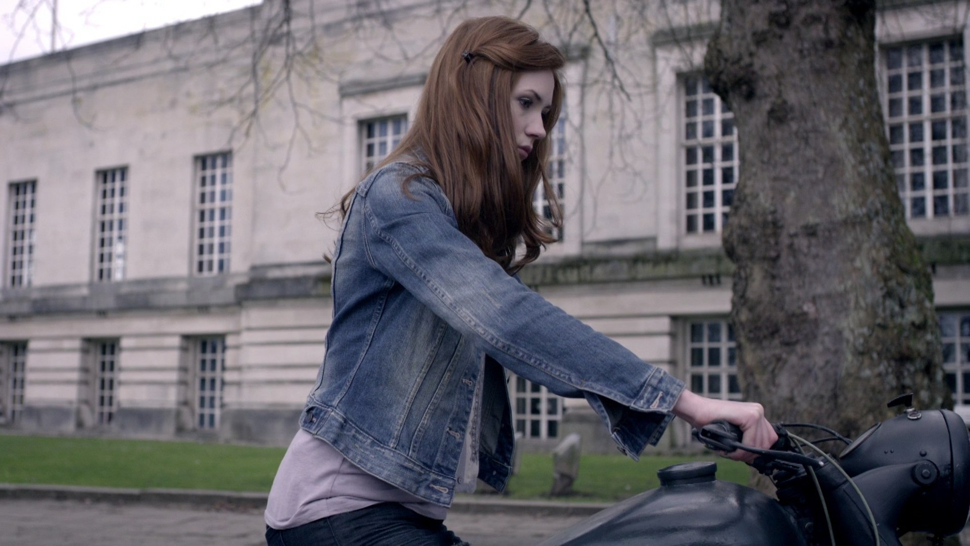 DoctorWho_6x08LetsKillHitler_0310.jpg